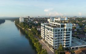 One Riviera Hotel And Residences